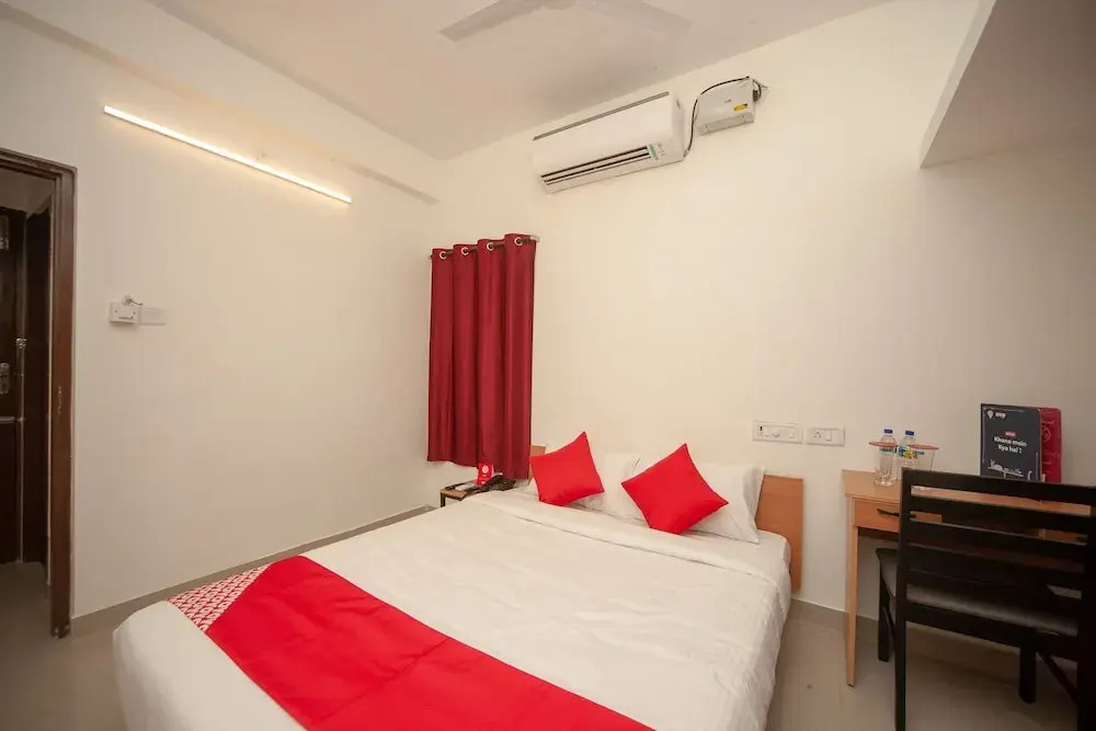 Oyo 24052 Flagship Covelong Residency