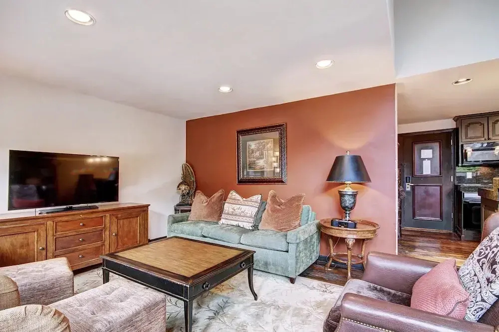 Rustic Mountain View 2Bedroom Condo- Lodge at Vail by RedAwning - Save 20% on 7+ Nights!