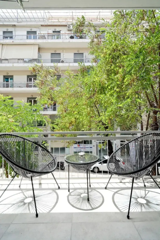 Elegant Big Apartment in Athens With Balcony