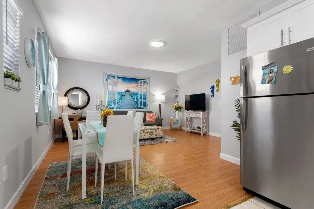 Deluxe Beach Apt