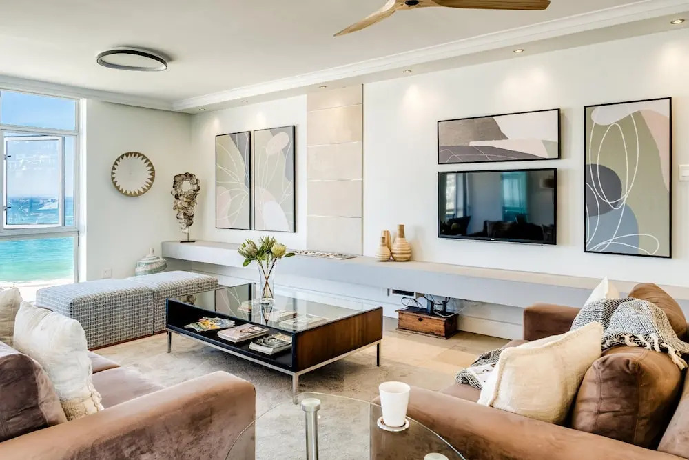 Camps Bay Beachside 2bed w Sea View Cloud 9