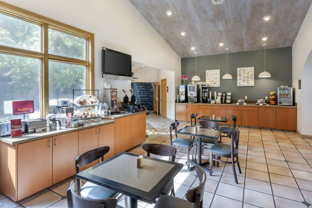 Best Western PLUS Cotton Tree Inn