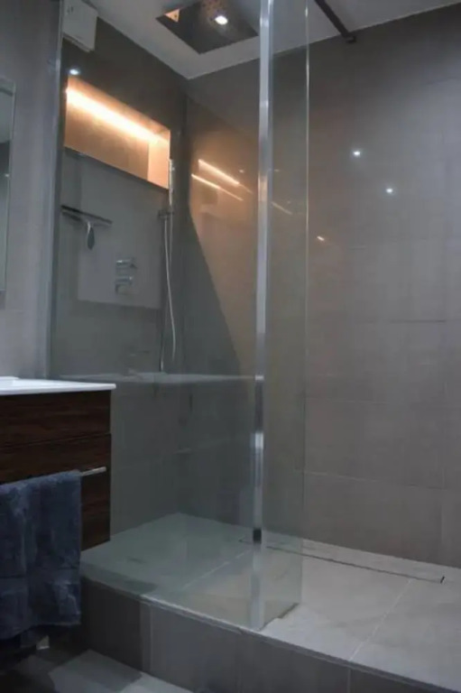 1 Bedroom Queen's Park Flat