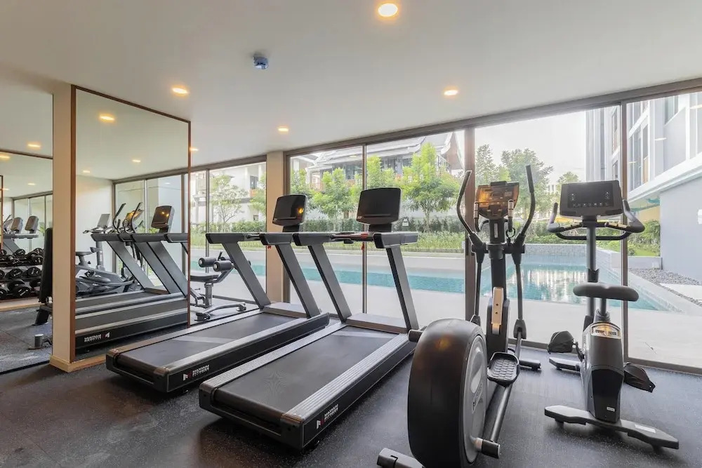 New Condo w Pool Gym Beach Nearby C247
