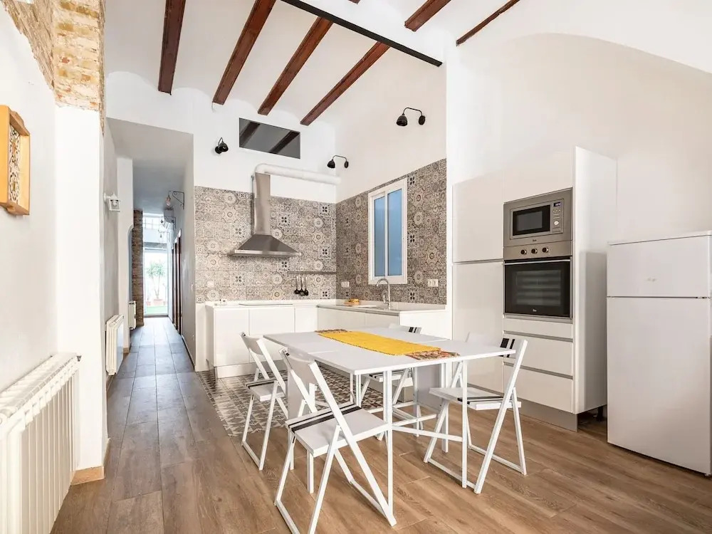 Captivating Holiday Home in Valencia near Sea Beach