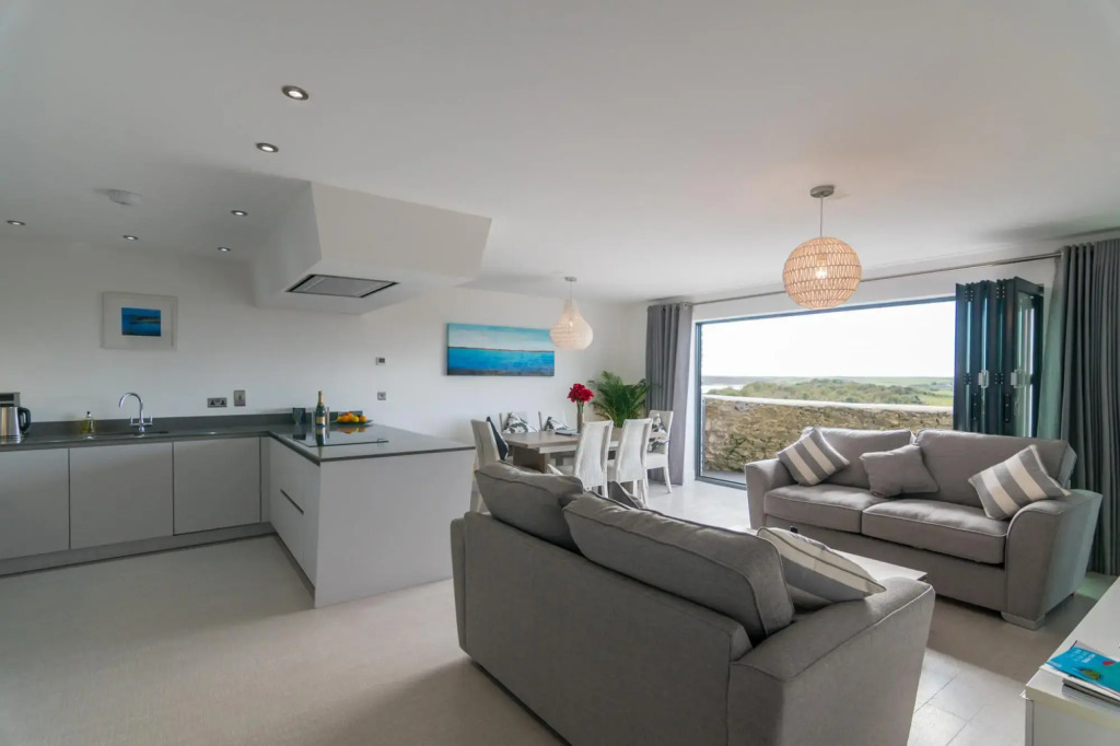 Apartment 3 Waterstone House - Sea Front Apartment Hot Tub
