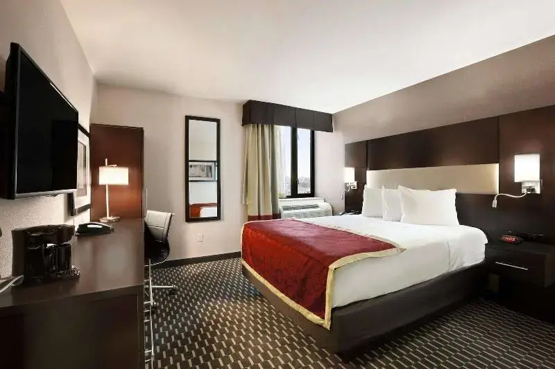 LeTap Hotel near AirTrain JFK Airport