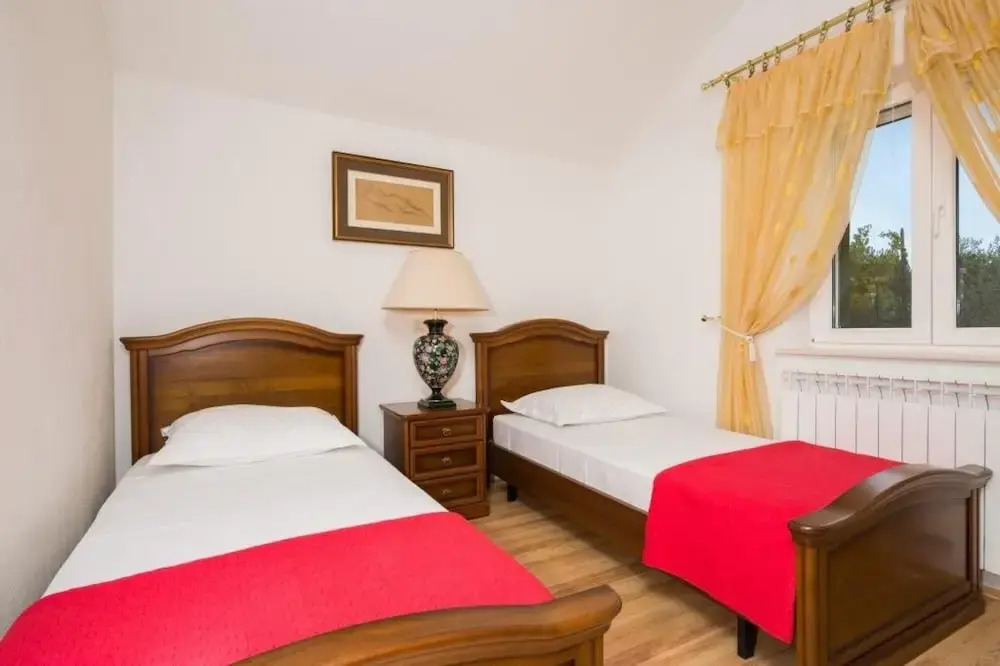 Villa Agape - Three Bedroom Villa With Swimming Pool ID Direct Booker 3613