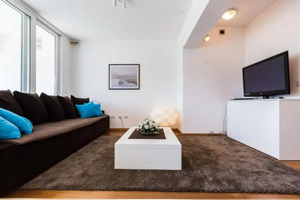 Hoplite 2BR apartment near centre