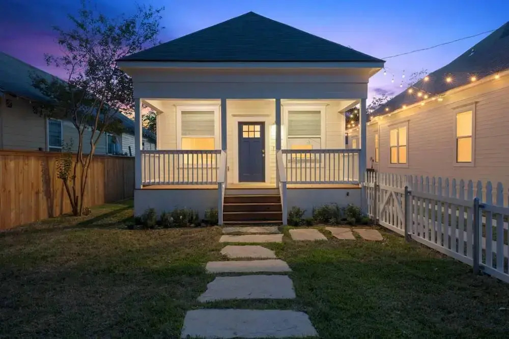 The Shotgun House on 10th - Close to Everything