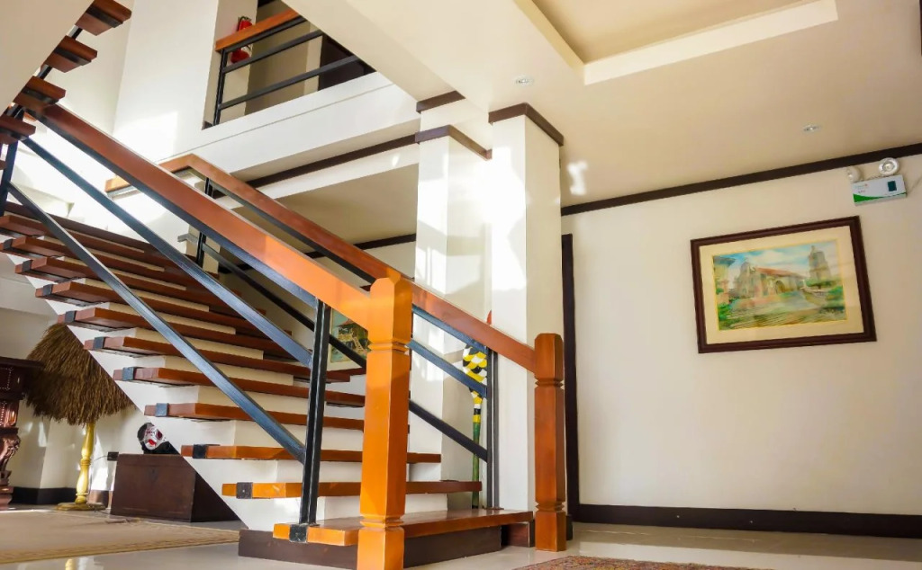 Veranda Suites and Restaurant