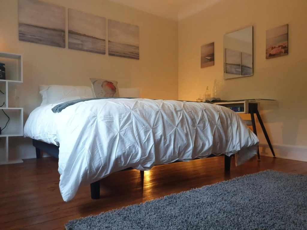 Little Robin Gate - Free Parking & Wifi - Central - 10 min Walk to Train Station - Ensuite Rooms