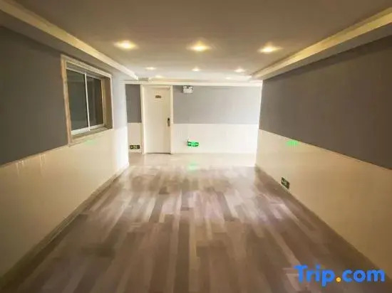Xinfei Holiday Hotel (Suzhou Guogou Plaza)