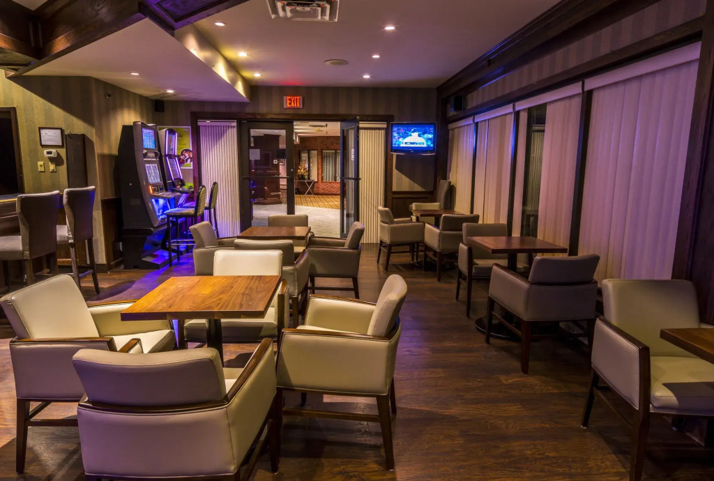 Sinbads Hotel & Suites