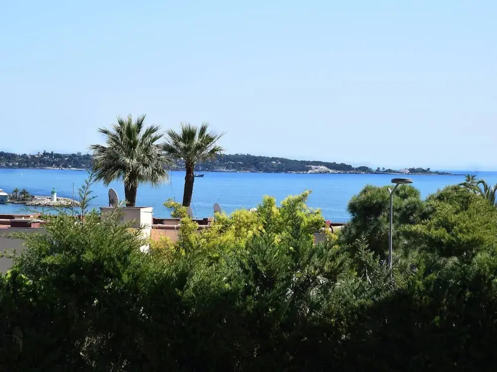 Apartment in Golfe Juan With Sea View