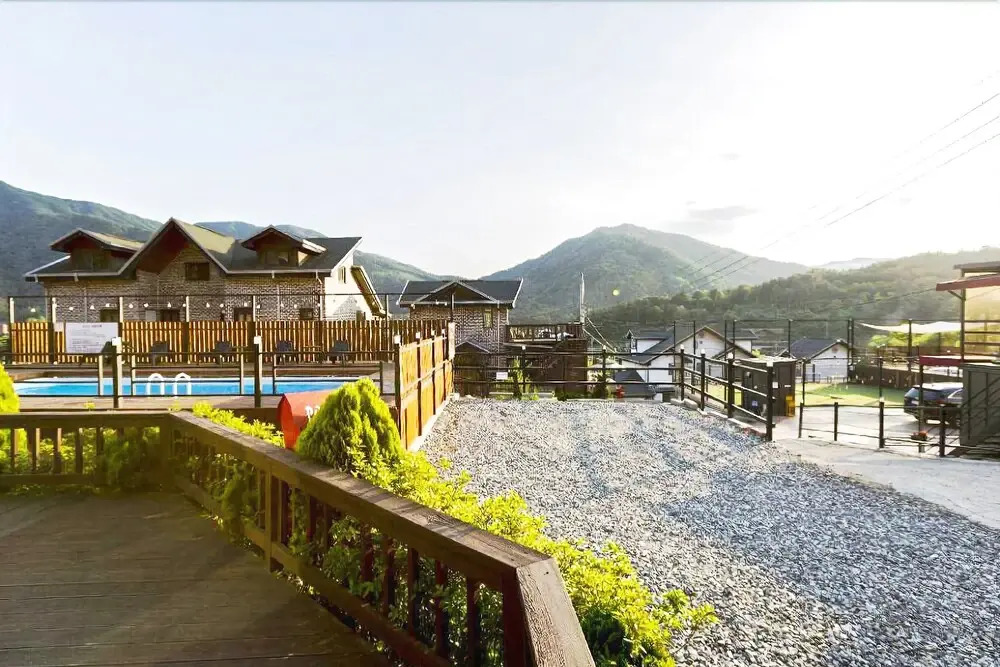 Sunrising forrest Pension