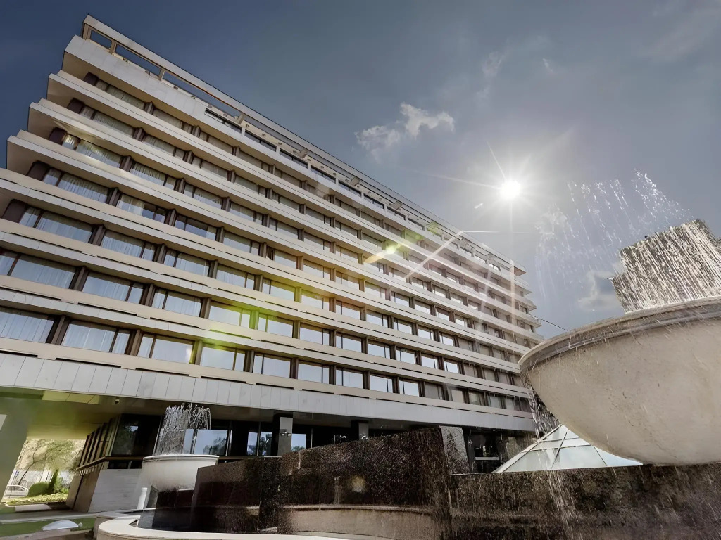 Hotel Aro Palace