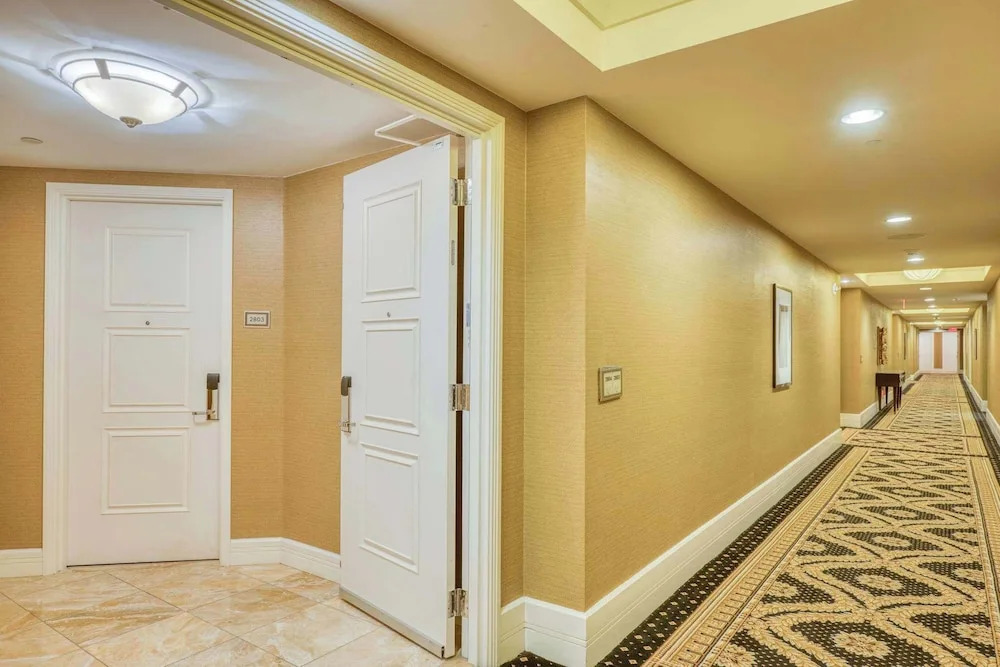 Stylish Renovated Studio at Trump Tower 2804