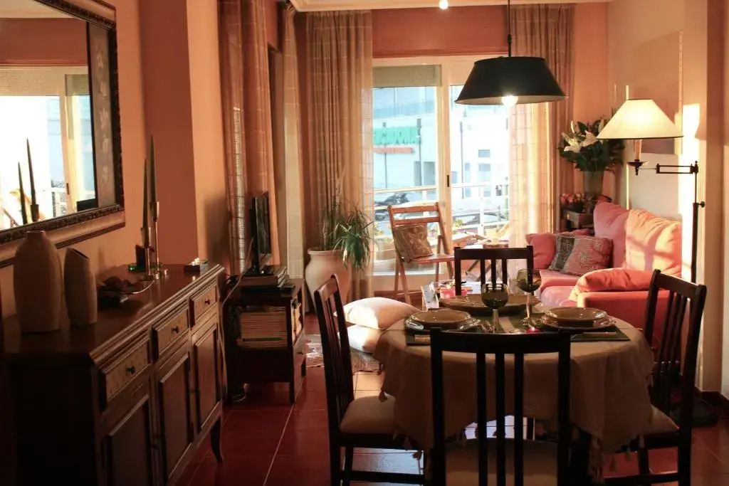 EXCLUSIVO APARTAMENTO EN SANXENXO CON PISCINA A UNOS 150 m DE LA PLAYA DE SILGAR