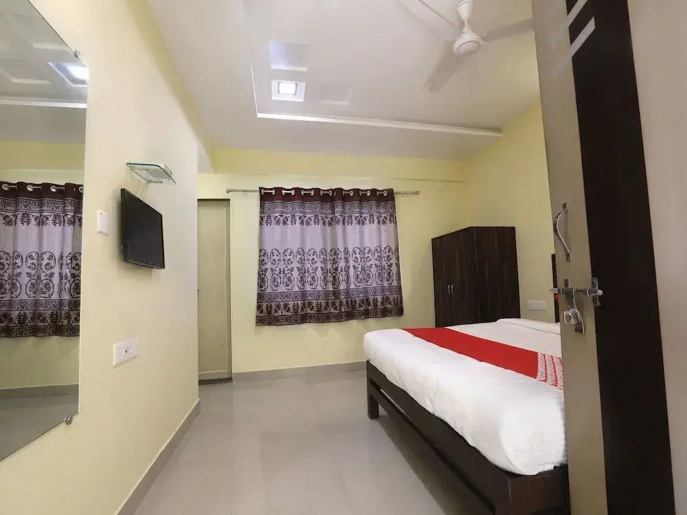 OYO 12748 Govindpuram Apartment