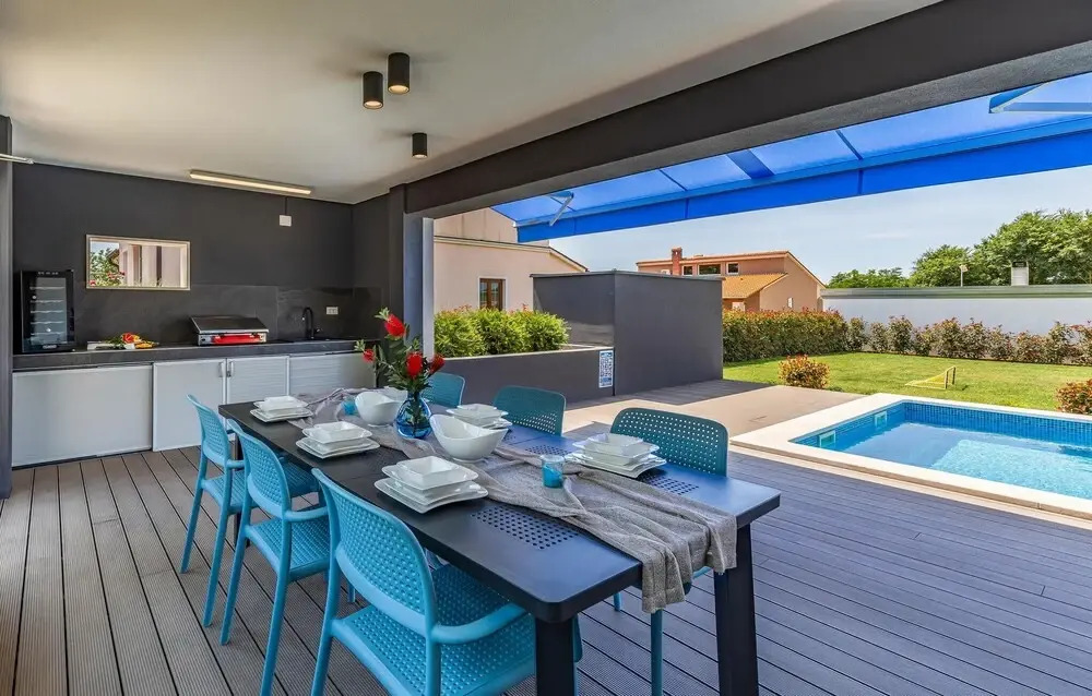 Beautiful Home In Valbandon