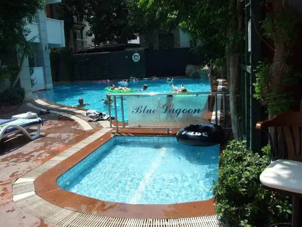 Blue Lagoon Apart Hotel