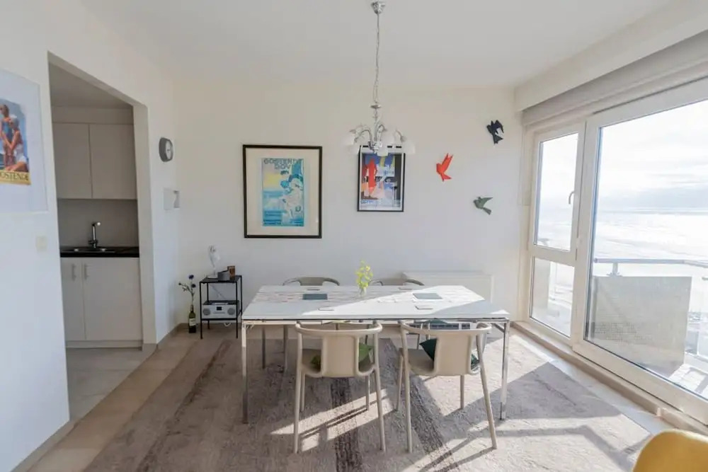 Seaview Apartment on the Beach - Free Parking