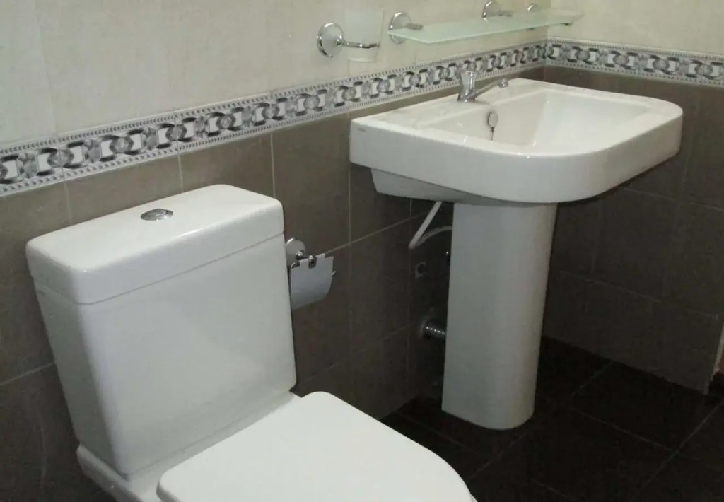 Travel Lodge Lake View Tourist Resort