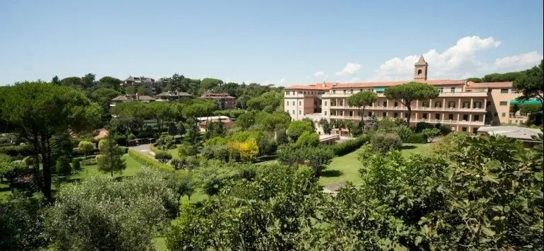 Mons Aureus Resort