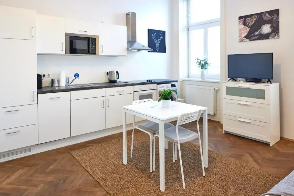 Nice Studio Close To Metro III (Adults Only)