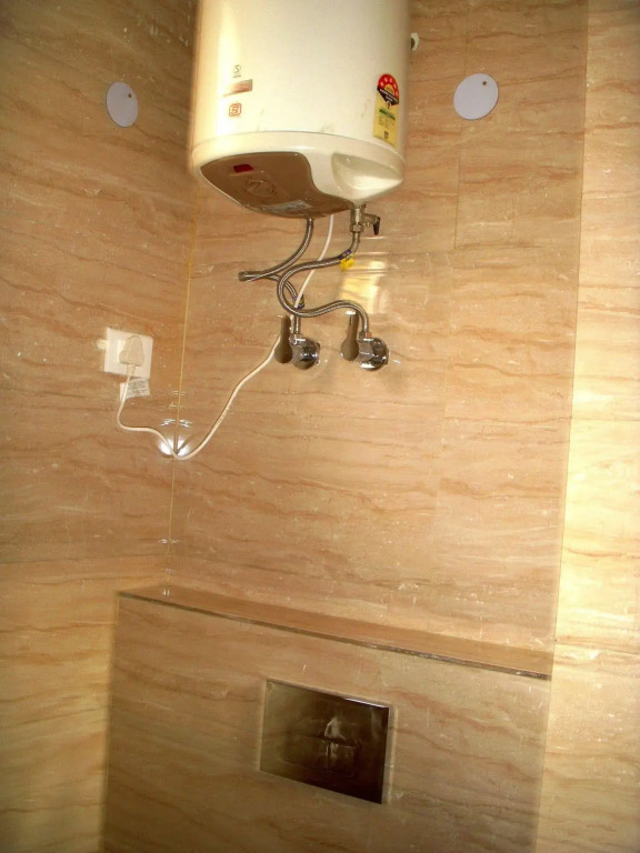 HOTEL TASHKENT PALACE - Budget Friendly, Near R K Ashram Metro Station