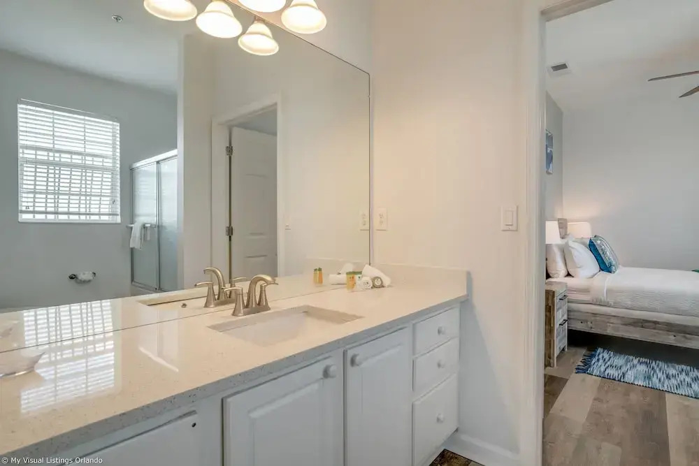Stylish and Contemporary Vista Cay Hideaway - Lake View 3bd/2ba #3vc4126