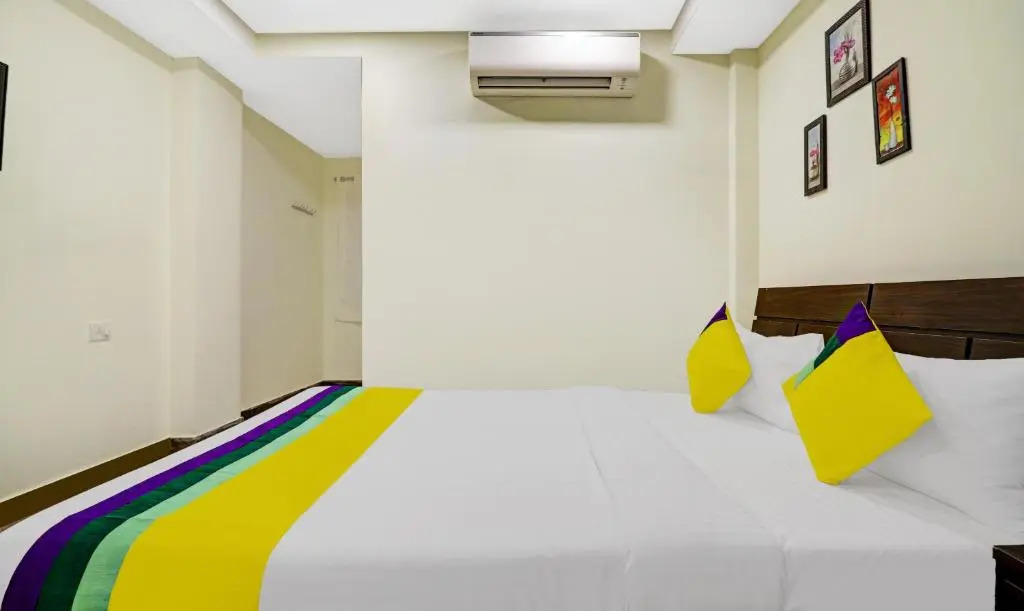 Itsy Hotels Aura Stays