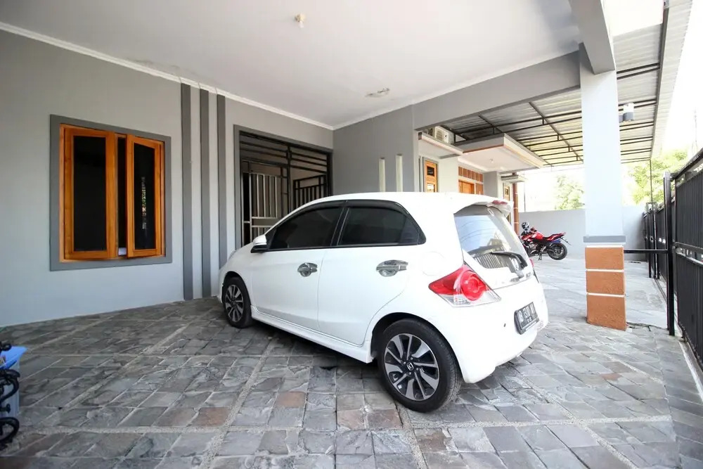 RedDoorz Plus near STIE YKPN 2