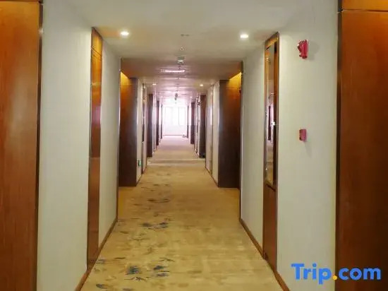 Zhuhai Art Exhibition International Hotel (Mingzhu Station Sam's Club)