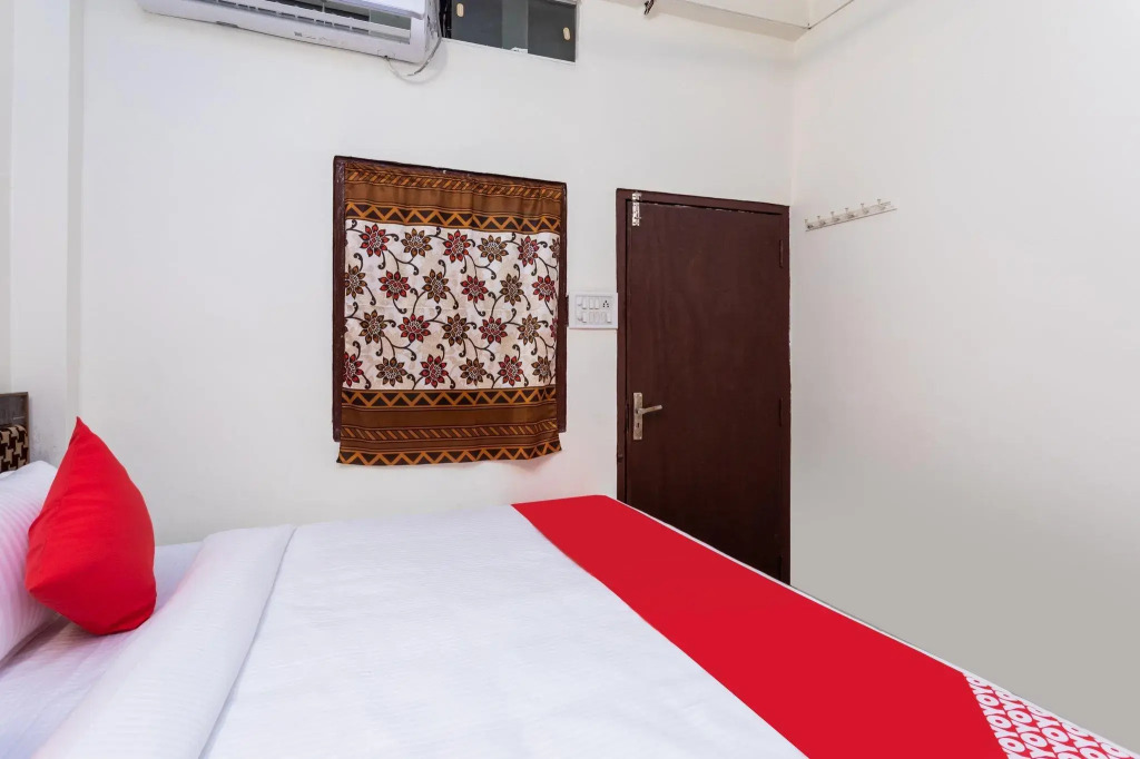OYO 30888 Hotel Mahadev
