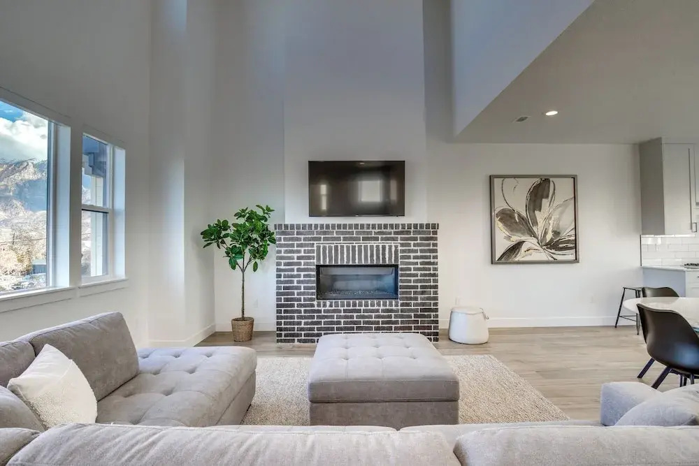 Modern Downtown Provo Townhome w/ Balcony!