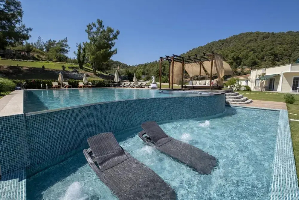 Greenery Home with Shared Pool in Marmaris