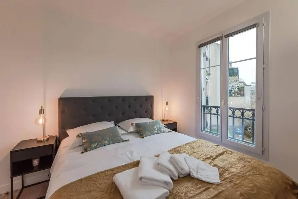 Arty Paris apartment Disneyland