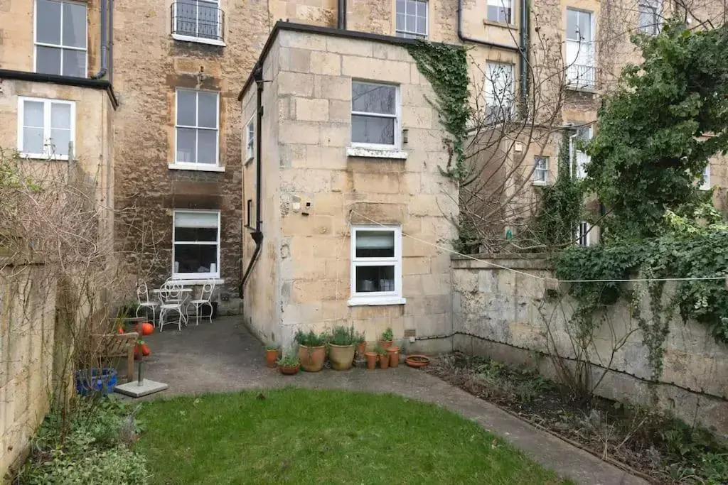 Courtyard Apartment