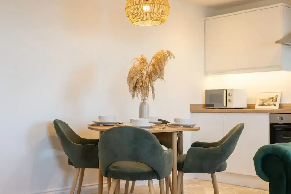 Host & Stay - Kings Court Apartments