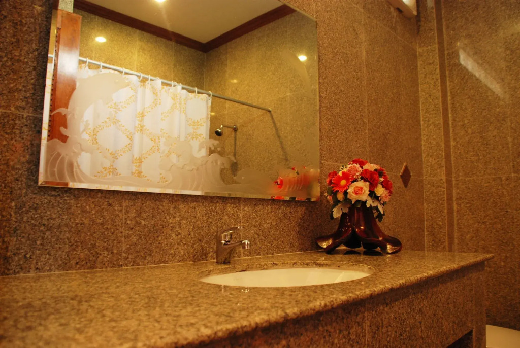 Martina Hotel Surin