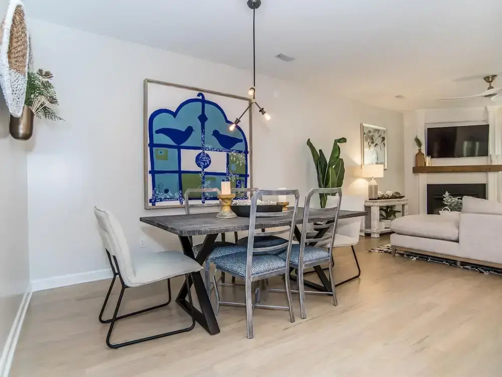 Luxury Three Bedroom Townhome Near Cary