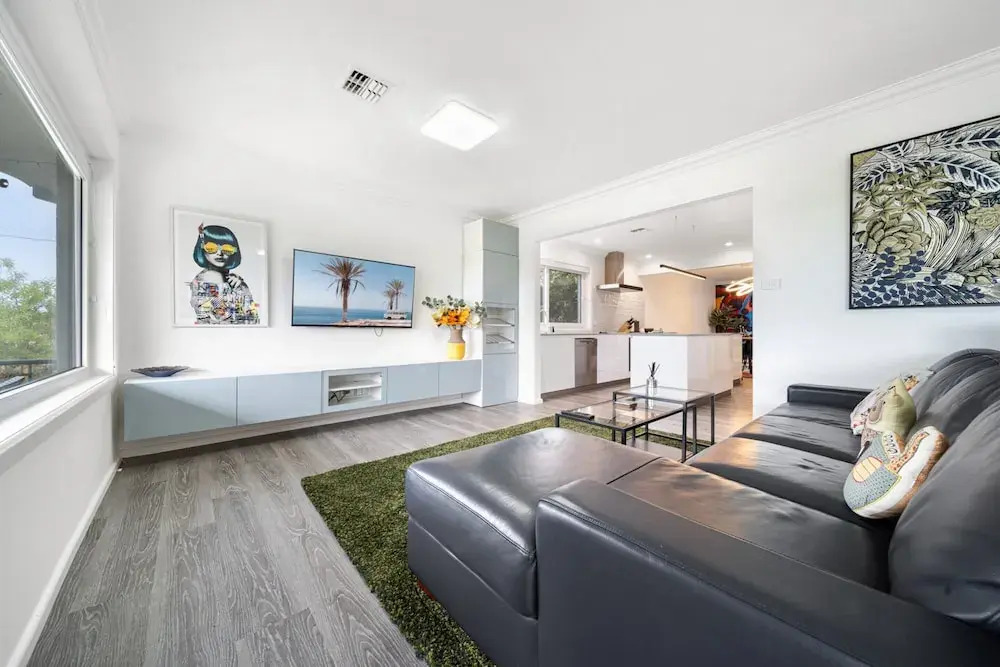 4-bed Family Home With Spacious Backyard and BBQ