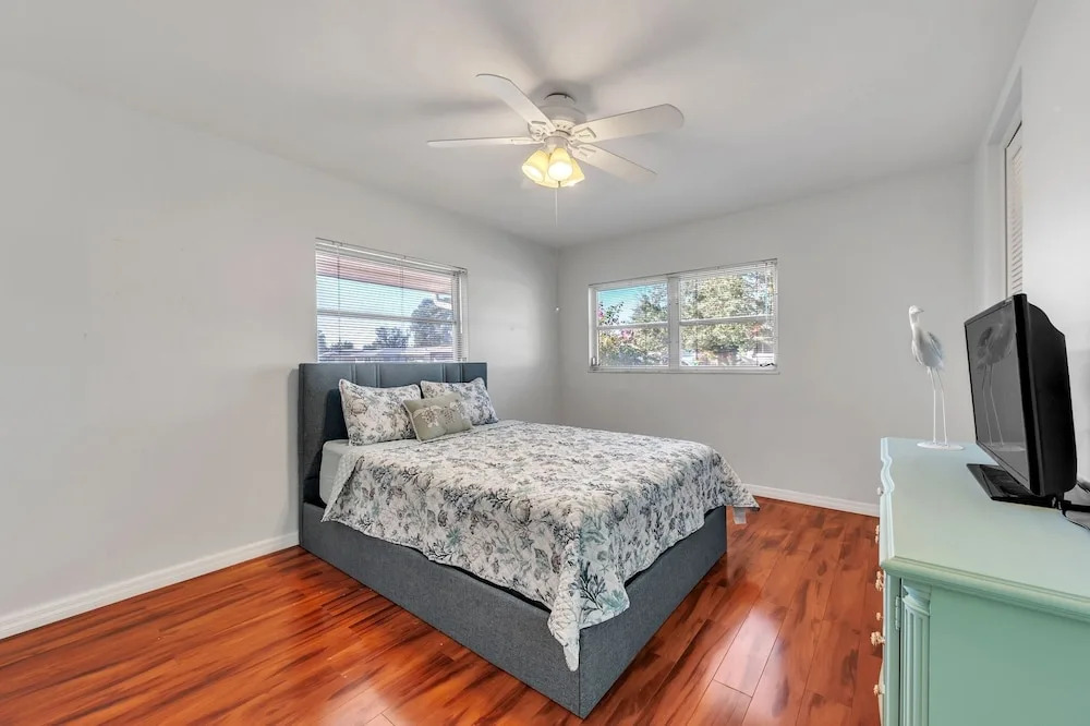 Sunny Retreat In Clearwater 2 Bedroom Home by RedAwning