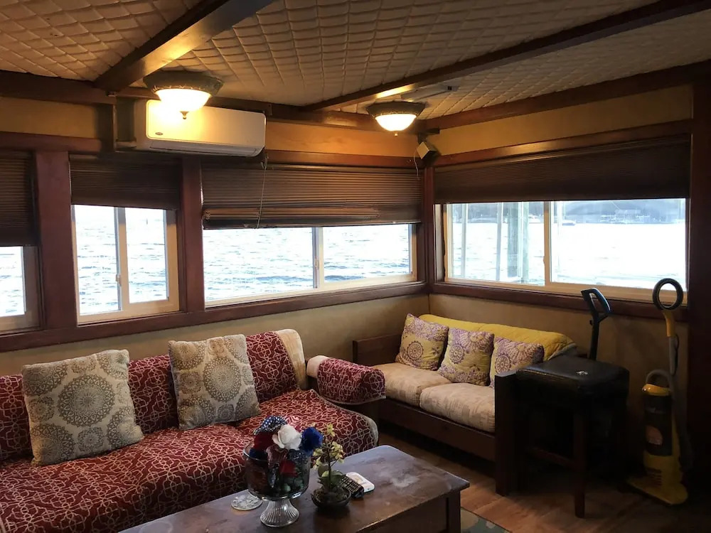 Island Houseboat