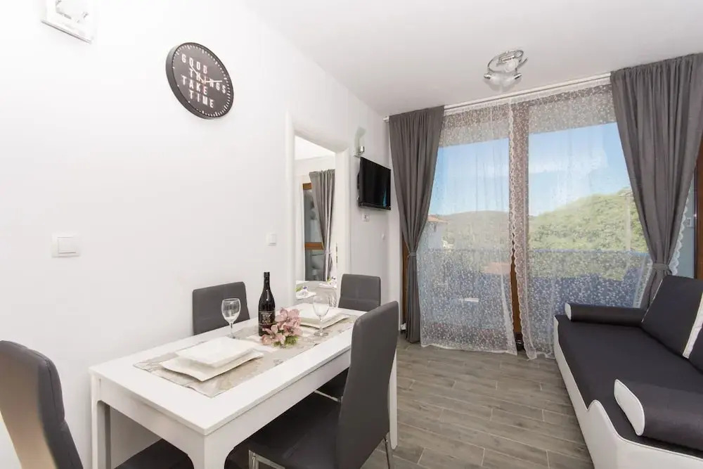 Apartments Villa LA