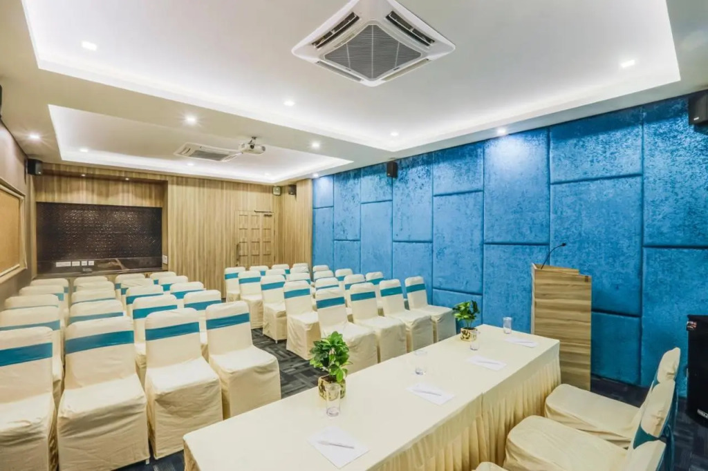 Floressa Randa Business Hotel