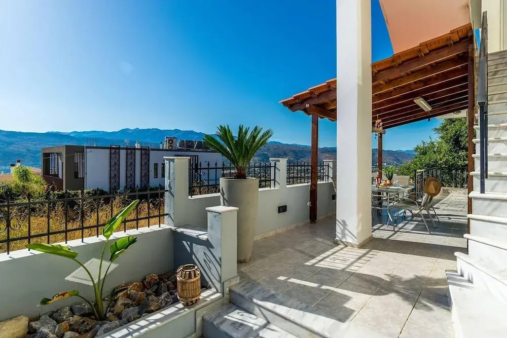 Superior Apartment - Overlooking Chania-with Pool
