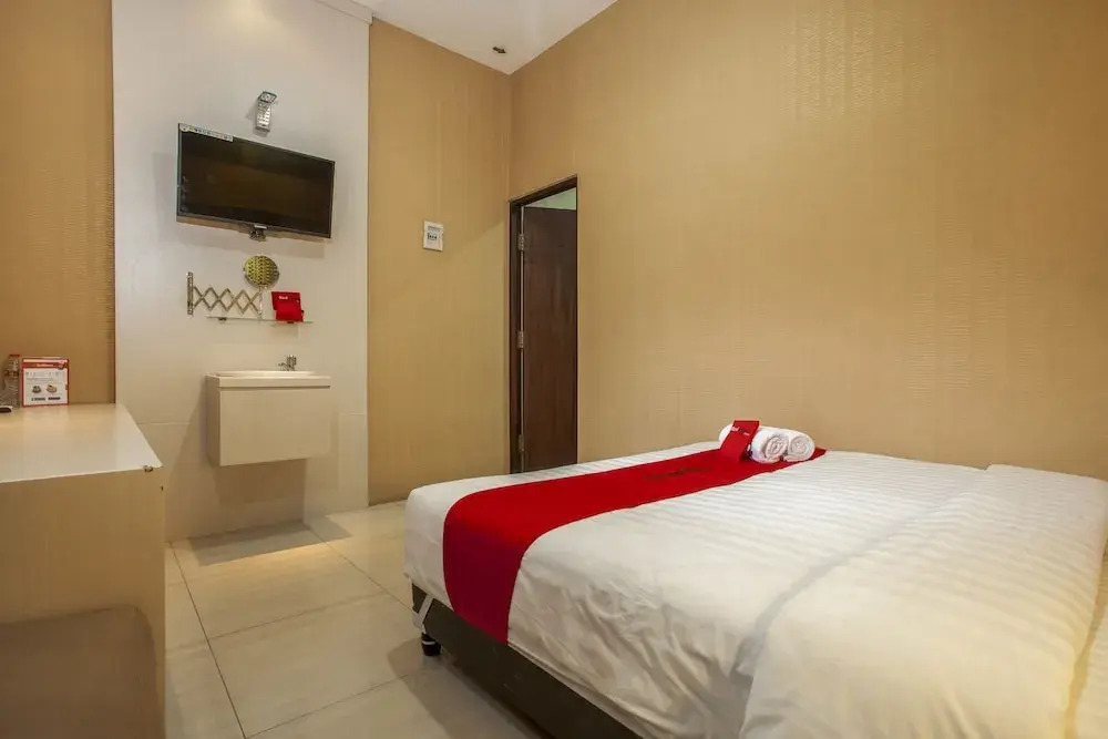 RedDoorz near Exit Toll Kota Satelit 2